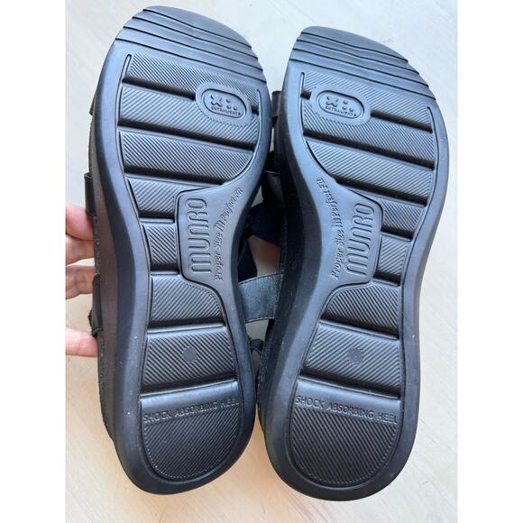 MUNRO the Flynn black fisherman style on a platform size 10.5 - Picture 7 of 9